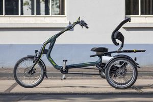 ортопедический трехколесный велосипед с педалями
