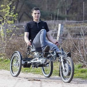 ортопедический трехколесный велосипед с педалями