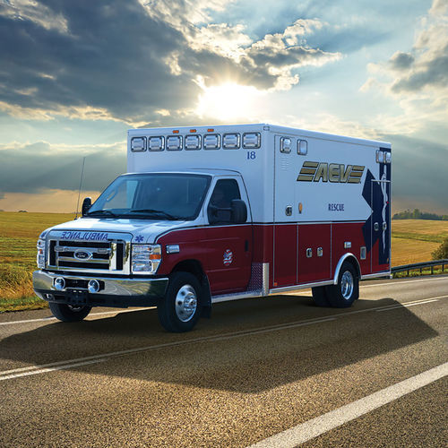 Машина скорой помощи с отсеком - American Emergency Vehicles - тип III / газовая