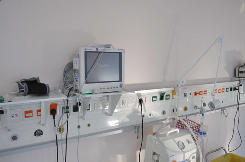 Настенная панель для внутренних коммуникаций - Medlux  - Elektra Hellas - горизонтальная / для отделения интенсивной терапии / с освещением