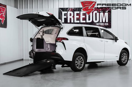 Транспортное средство для инвалидов SUV - 28152 - Freedom Motors USA - бензин / гибрид / задний вход