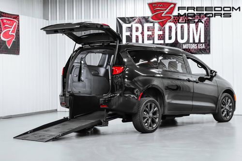 Транспортное средство для инвалидов минивен - 28484 - Freedom Motors USA - задний вход