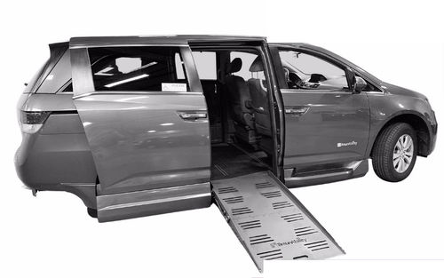 Транспортное средство для инвалидов минивен - 28503 - Freedom Motors USA - боковой вход