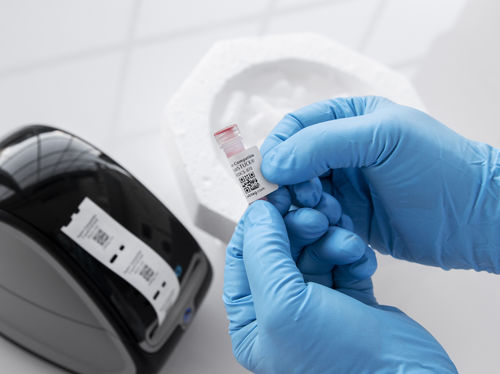 Этикетка для криогенных трубок - DYMO CryoSTUCK® - GA International - для микроцентрифужных пробирок / для флаконов / для криогенных камер