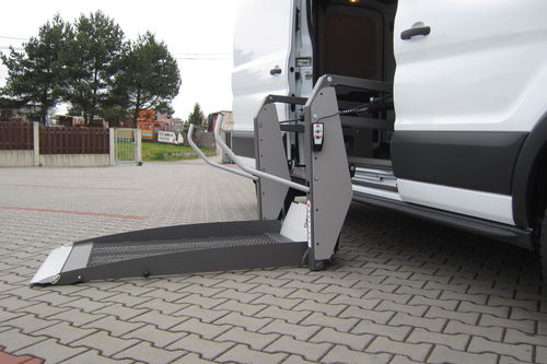 Подъемная платформа для инвалидного кресла - BBI 1 series - Mariani Lift System - установленная на транспортном средстве