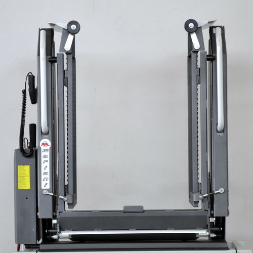 Подъемная платформа для инвалидного кресла -  BBV series - Mariani Lift System - установленная на транспортном средстве