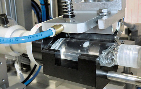 Этикетировочная машина для бутылок - TNC-F - b+b Automations- und Steuerungstechnik GmbH - полуавтоматическая