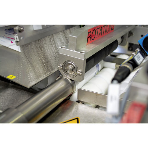 Этикетировочная машина для лабораторных трубок - TEM series - b+b Automations- und Steuerungstechnik GmbH - для шприцев / автоматическая / для штрих-кода