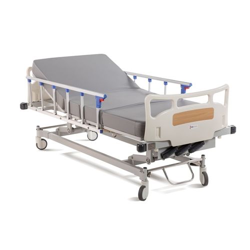 Кровать для больниц - 3 - Palakkad Surgical Industries - ручная / с регулируемой высотой / на роликах