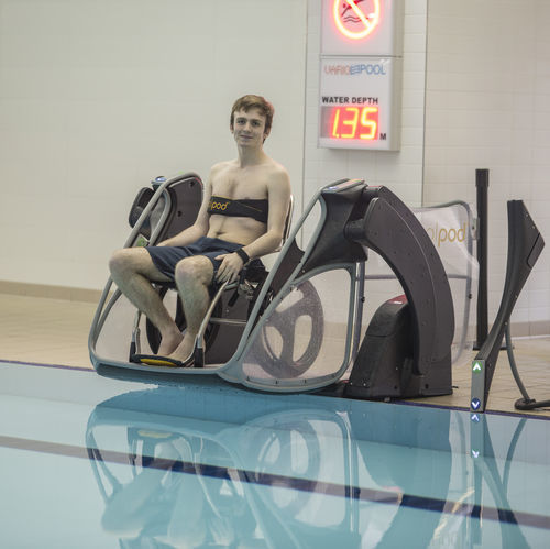 Подъемник для бассейна для инвалидной коляски - Poolpod 2.0® - Cotenda - на аккумуляторе / установленный на столбике / портативный
