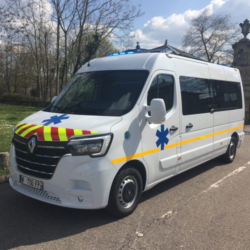 Машина скорой помощи для трансфера - Renault Master - ICU AUTOMOTIVE IMPORT EXPORT AND CONSULTING. - фургон