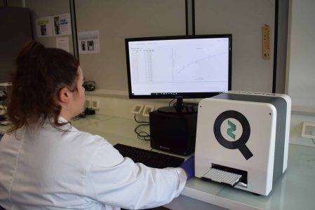 Считывающее устройство с микропластинок с абсорбцией - Zymocube - Zymoptiq - для молекулярной биологии / 96 отверстий