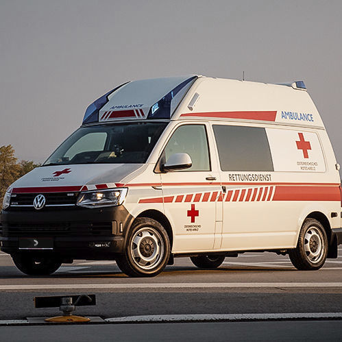 Спасательная машина скорой помощи - Volkswagen Transporter T6 - Dlouhy - фургон