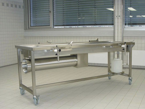 Стол для аутопсии для судебной медицины - AST 10/700 - KUGEL medical GmbH & Co. KG - для сечения / для мойки покойников / на роликах