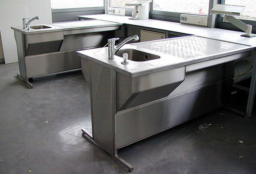 Лабораторная рабочая станция для макроскопии - UCS-E-2500-D - KUGEL medical GmbH & Co. KG - для подготовки проб / напольный / с нисходящей вентиляцией