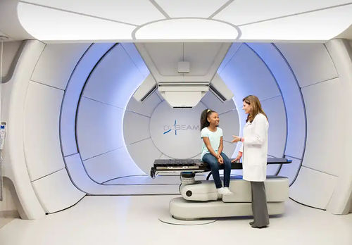 Циклотрон для протонной терапии с роботизированным координатным столом - ProBeam - Varian Oncology - со встроенным рентгеновским сканером