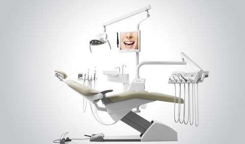 Стоматологическая установка с электрическим креслом - COMFORTEK_N1 - Beyes Dental Canada - с монитором / с внутриротовой камерой / с держателем инструментов