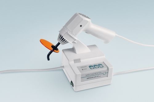 Лампа для полимеризации для стоматологии - Megalux E  - MEGADENTA Dentalprodukte GmbH   - для смолы / с галогеновой подсветкой