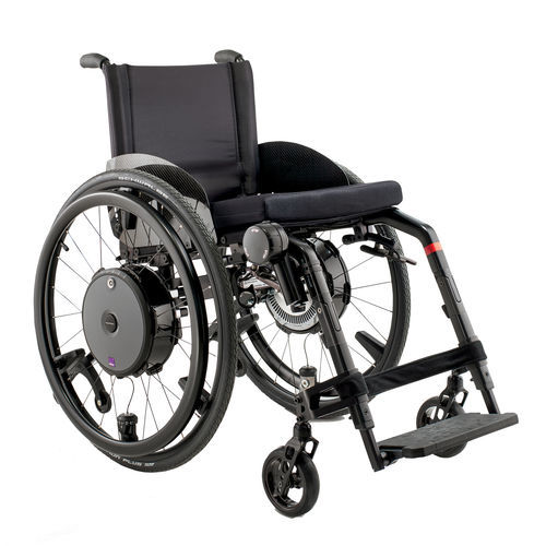 Инвалидная коляска с ручным управлением - e-motion DuoDrive - Invacare - для улицы / с опорой для голеней