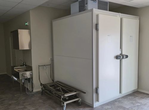 Ячейка для трупа для носилок для трупов - EIHF-ISOFROID - 8 тел / с фронтальной загрузкой / 2 дверцы