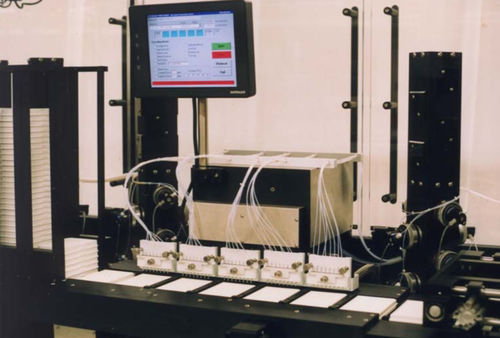 Лабораторная рабочая станция для просеивания с высоким расходом - Oyster Bay Pump Works - для исследований в области медикаментов / автоматизированный / настольный