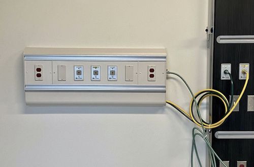 Горизонтальная панель для внутренних коммуникаций - PROVIDER PLUS® 6540-AC - Modular Services Company - настенная / для отделения интенсивной терапии