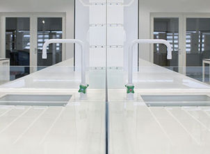 Рабочая поверхность с кухонной раковиной - POLYPROPYLENE - LABORIAL SOLUÇÕES PARA LABORATÓRIO, S.A. - модульная