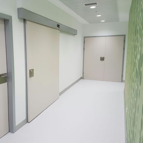 Дверь для учреждений здравоохранения - SOLECO DOORS - раздвижная / из алюминия