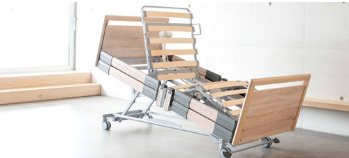 Кровать для больниц - practico 25|80 plus - Hermann Bock GmbH Pflegebetten und Objekteinrichtung  - электрическая / с уменьшенной высотой / на роликах