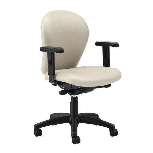 Офисный стул с подлокотниками - Gotcha - National Office Furniture - на колесиках